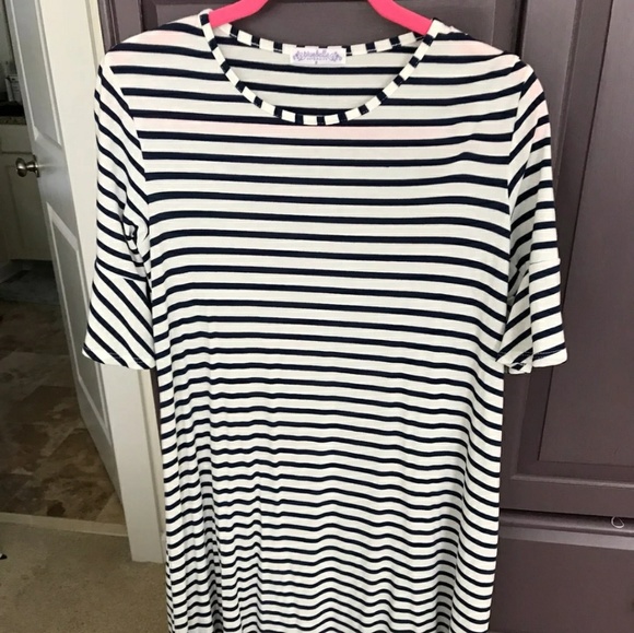 Beautiful Maternity Dress (OVER 50% OFF!!) - Picture 3 of 4